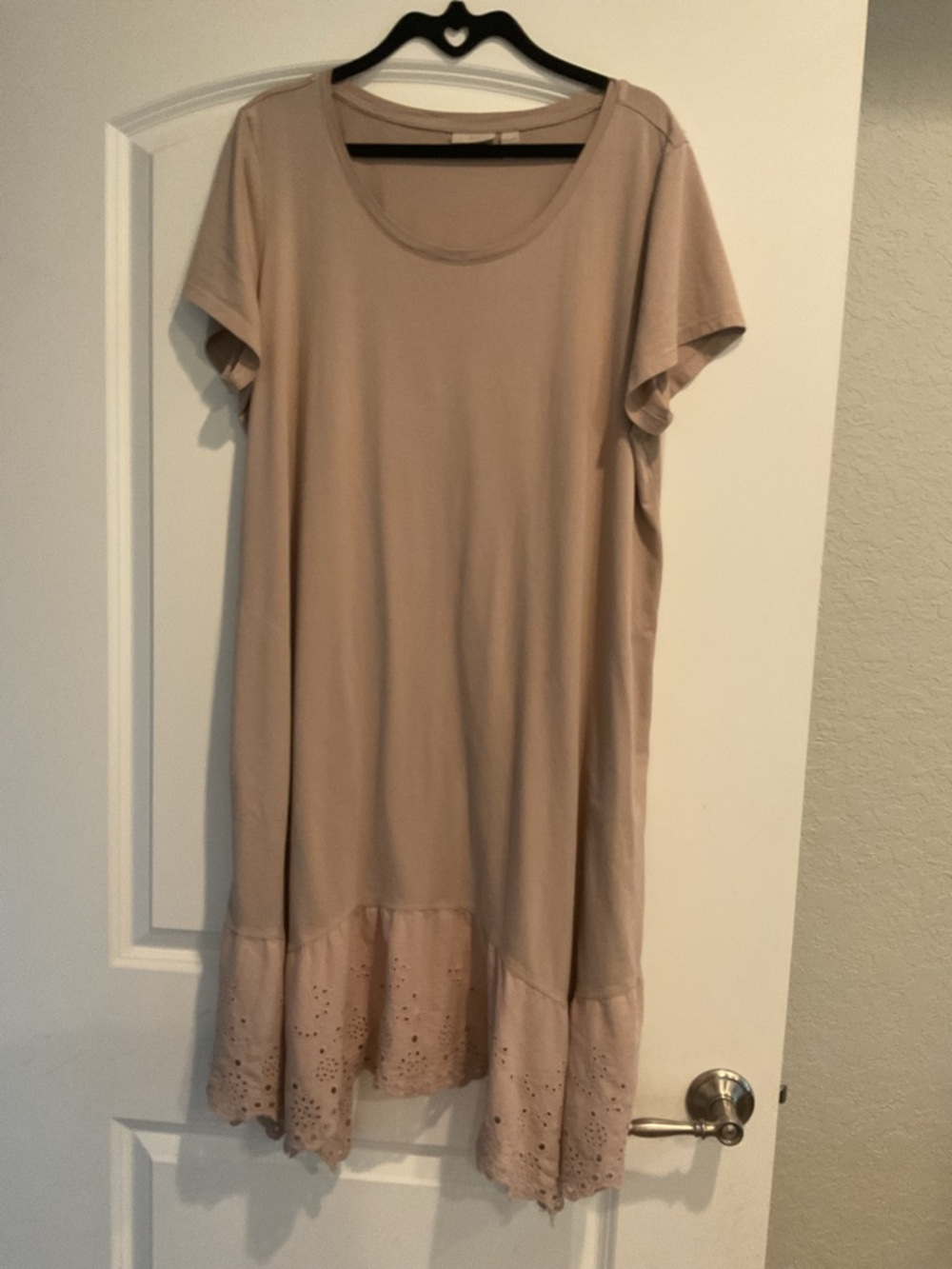 LOGO Scoop Neck Short Sleeve Dress with Eyelet Hem - Beige XLP